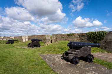 Dover Kalesi 'nde eski toplar, Dover, Kent, İngiltere