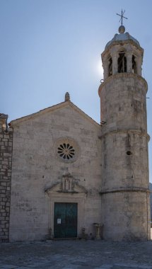 Kotor Körfezi, Karadağ 'daki Kayalıkların Kadını Kilisesi