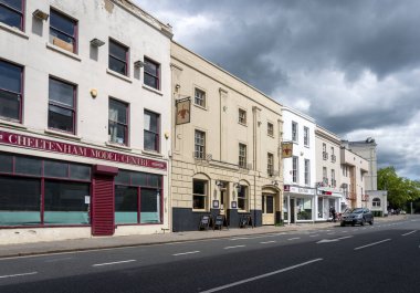 Cheltenham, İngiltere 'de sokak manzarası
