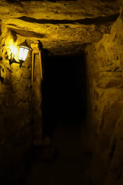 Kapadokya 'da bir mağarada yeraltı mağarası.