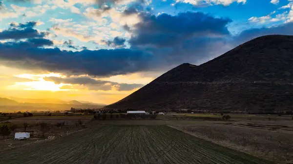 Dağlarda güzel bir gün batımı