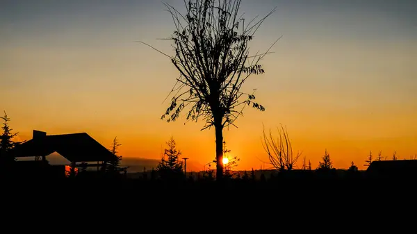 Dağlarda güzel bir gün batımı