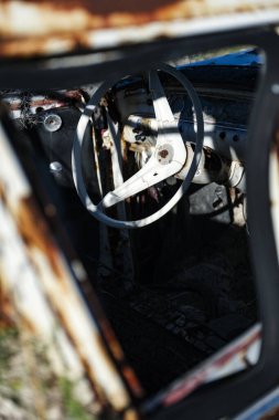 Eski paslı direksiyon simidi