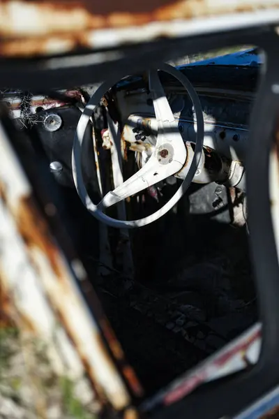 Eski paslı direksiyon simidi