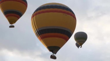 Sıcak Hava Balonları Gökyüzünde