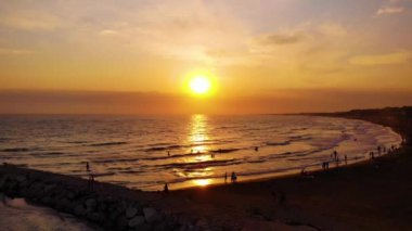 Sunset beach üzerinde