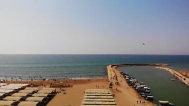Akdeniz Sahili Sahili ve Parasailing