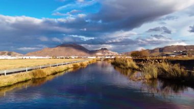 Göllü güzel bir manzara.