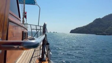 Denize tekne gezisi, güzel manzara.