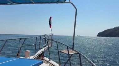 Denize tekne gezisi, güzel manzara.