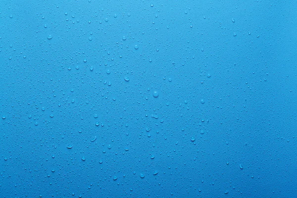 Wassertropfen Auf Blauem Hintergrund Und Kunststoffoberfläche — Stockfoto