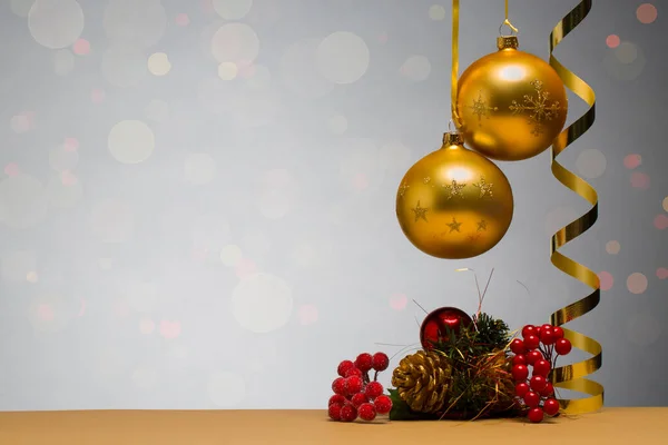 Vánoční Uspořádání Dekorací Visí Zlaté Dekorace Pozadí — Stock fotografie