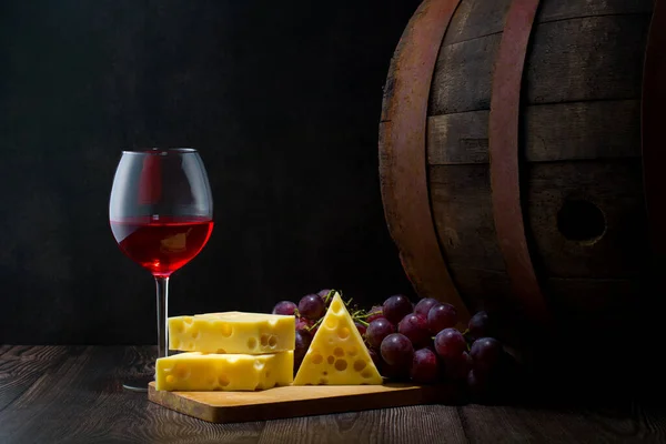 Red Wine Low Light Cheese Grape Wine Barrel Glass Still — Photo