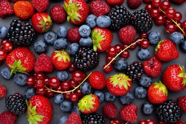 çilek arka plan. çilek, böğürtlen, ahududu ve böğürtlen.