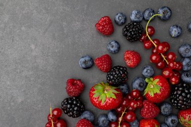 çilek arka plan. çilek, böğürtlen, ahududu ve böğürtlen.