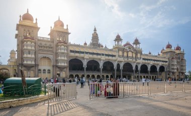 Mysore, Hindistan - 5 Haziran 2023 Mysore Sarayı Mysore, Karnataka, Hindistan 'da bulunan tarihi bir saraydır..