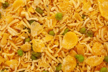 Çıtır Diyet Karışımı. Pofuduk Pirinç, Mısır gevreği ve köri yapraklarından yapılmış. Hint baharatlı atıştırmalıkları (Namkeen)