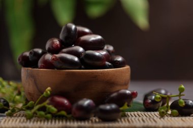 Hint Ayurvedic medikal taze organik meyve jamun (Syzygium Cumini) koleksiyonunun yakın çekimi (jamun tohumları diyabet için Ayurvedic bir bitkidir.
