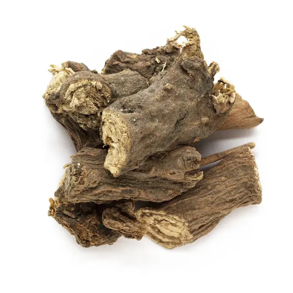 Beyaz arka planda izole edilmiş Hint jalap veya Nishodh (Operculina turpethum) organik kuru kabukları. Makro, kapat. Üst görünüm.