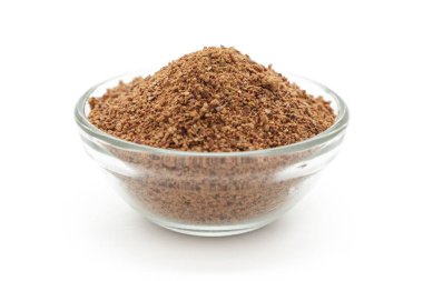 Cam bir kâsede Hint Jujube 'sinin (Ziziphus Mauritiana) organik tozu. Beyaz arka planda izole edilmiş. Ön görünüm.