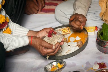 Ritüel Hindistan'da hindu bir evlilik sırasında