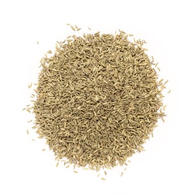 Beyaz arka planda izole organik anason (Pimpinella anisum) üst görünümü.