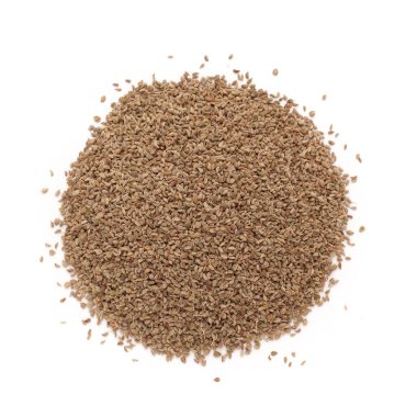 Beyaz arka planda organik Ajwain tohumu (Trachyspermum ammi) veya timol tohumu makro yakın plan. Hint Aromatik Baharatı Yığını. Üst görünüm