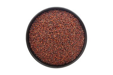 Organik Ragi (Eleusine coracana) veya parmak darı, siyah bir seramik kasede. Beyaz bir arka planda izole edilmiş. Üst Görünüm
