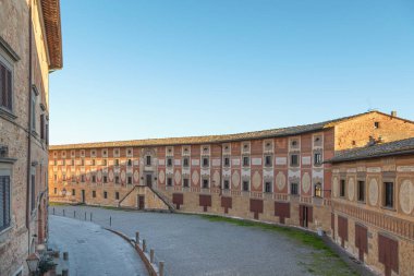 Tarihi piskoposluk papaz okulu binası ve meydan. San Miniato, Pisa ili, Toskana bölgesi, İtalya