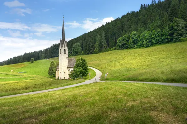 stock image Stunning shot of Santa Maddalena di Villabassa Church, nestled in the scenic Dolomites, capturing its serene beauty and majestic backdrop.