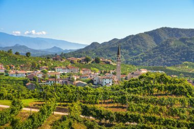 Prosecco Hills, üzüm bağları ve Guia köyü. Unesco Sitesi. Valdobbiadene, Treviso ili, Veneto bölgesi, İtalya, Avrupa.