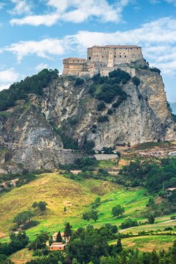 San Leo Kalesi veya Rocca di San Leo, Rimini ili, Emilia Romagna bölgesi, İtalya