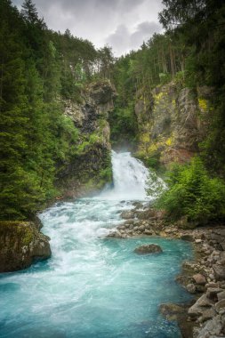 Riva Şelaleleri Güney Tyrol Rieserferner-Ahrn Doğa Parkında. Aurina Vadisi, Campo Tures. İtalya