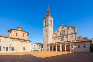 Spoleto, Santa Maria Assunta veya Saint Mary Duomo Katedrali ve meydan. Perugia ili, Umbria bölgesi, İtalya, Avrupa.