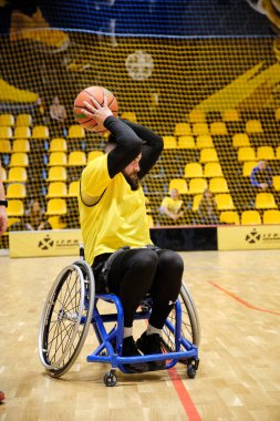 Lviv, Ukrayna, 29 Nisan 2023, Invictus Oyunları. Invictus Oyunları 'nın tekerlekli sandalyeli basketbolu, askerlik görevleri sırasında psikolojik veya fiziksel olarak yaralanmış askeri personel ve gaziler için uluslararası bir spor etkinliği. Engelli y