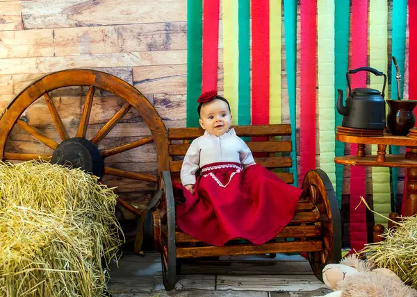 Geleneksel bir ortamda Gaucho kıyafetleri içinde hediye.