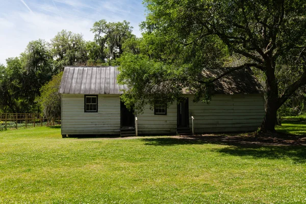 Charleston Karolina Południowa Usa Kwietnia 2023 Kabina Niewolników Zabytkowej Plantacji — Zdjęcie stockowe