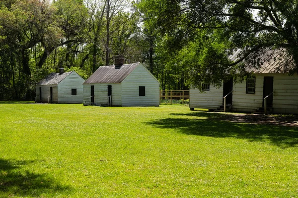 2023年4月10日アメリカ合衆国サウスカロライナ州チャールストン サウスカロライナ州チャールストンの歴史あるマグノリア プランテーションの奴隷小屋 — ストック写真