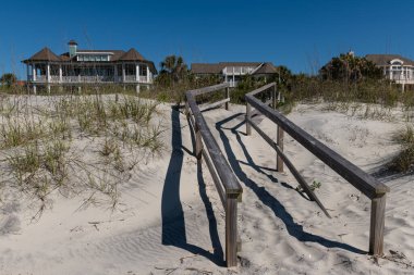 Wild Dunes Resort, Güney Carolina, ABD - 10 Nisan 2023. Güney Carolina, Palms Adası, Wild Dunes Resort 'taki lüks okyanus manzaralı tatil evi..