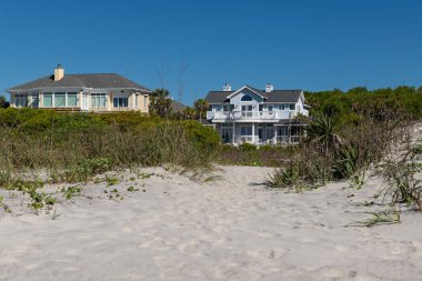Wild Dunes Resort, Güney Carolina, ABD - 10 Nisan 2023. Lüks okyanus manzaralı yazlık evler. Güney Carolina, Palms Adası, Wild Dunes Resort 'ta..