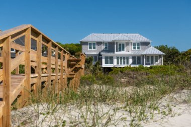 Wild Dunes Resort, Güney Carolina, ABD - 10 Nisan 2023. Güney Carolina, Palms Adası 'ndaki Wild Dunes Resort' ta yeni inşa edilmiş okyanus tatil evi..