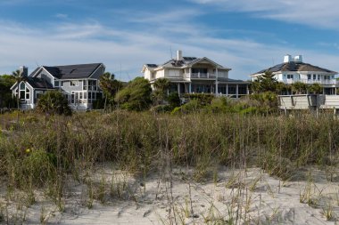 Wild Dunes Resort, Güney Carolina, ABD - 10 Nisan 2023. Lüks okyanus manzaralı yazlık evler. Güney Carolina, Palms Adası, Wild Dunes Resort 'ta..