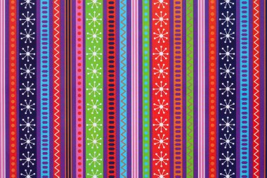 Beyaz kar taneleri ve geometrik desenler çok renkli bir arka plan ambalaj kağıdında. Noel Tatili Konsepti.