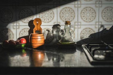 Tuzluk, yağ ve domatesli geleneksel mutfak..