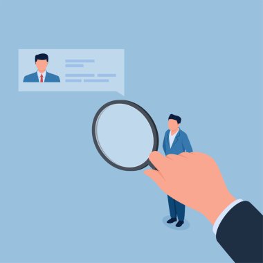 Büyük eller bir büyüteç tutuyor. Potansiyel yeni çalışanları inceliyor. İşe alma metaforu.