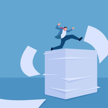 Adam yüksek bir kağıt yığınının üzerinden atlıyor, sıkı çalışma için çizimler yapıyor..