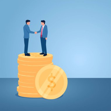 İki adam bir yığın madeni para için el sıkışıyor..