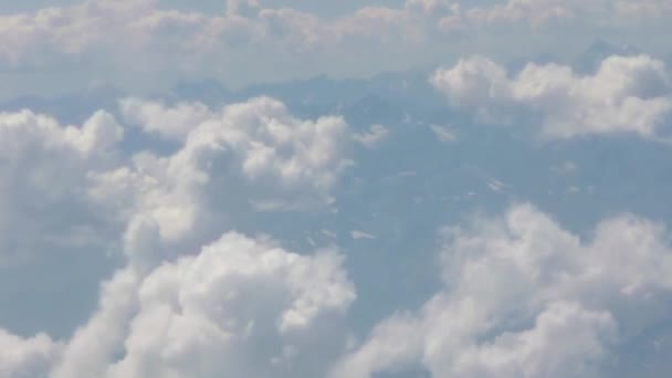 Filmación Vuelo Pasar Sobre Nubes Imágenes Cielo Azul — Vídeos de Stock