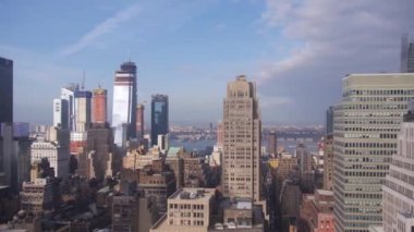 Yukarıdan etkileyici binalar var. Sağdan Sola Görüntü