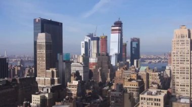 Yukarıdan etkileyici şehir Skyline Manzarası. Sağdan Sola Görüntü
